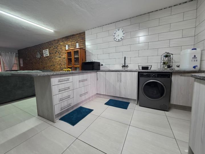 2 Bedroom Property for Sale in Brackenhurst Gauteng