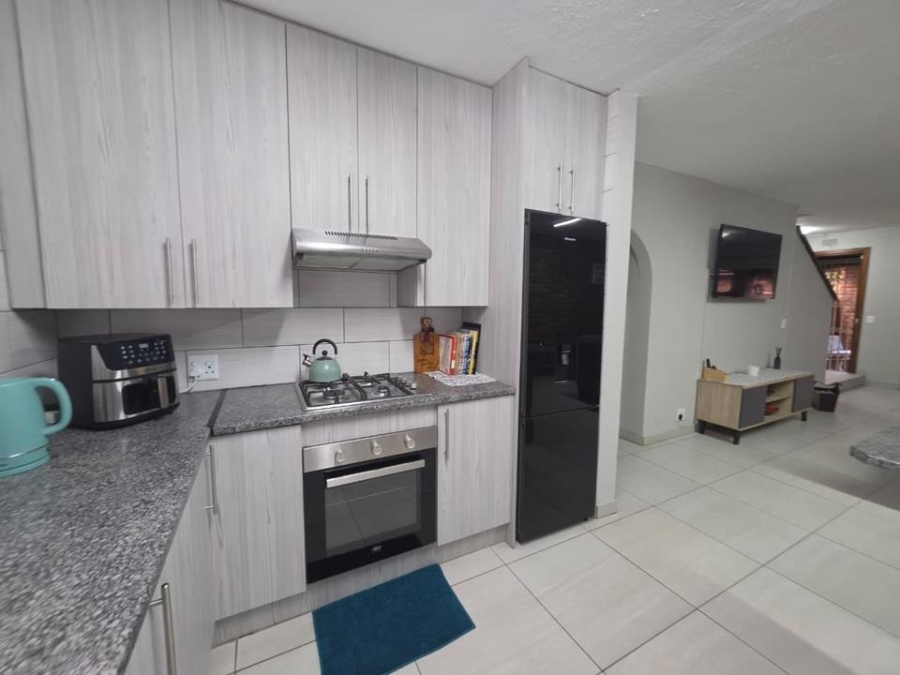 2 Bedroom Property for Sale in Brackenhurst Gauteng