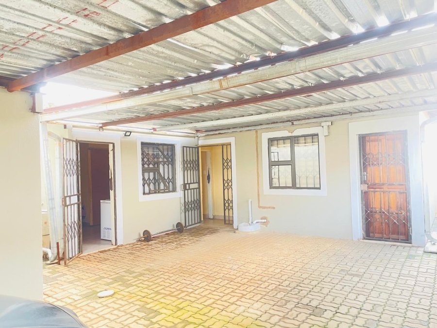 3 Bedroom Property for Sale in Protea Glen Gauteng