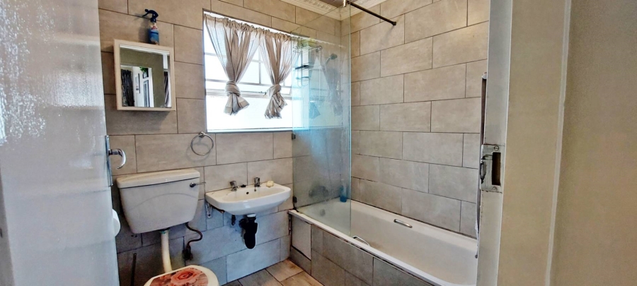 2 Bedroom Property for Sale in Verwoerdpark Gauteng