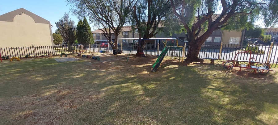 2 Bedroom Property for Sale in Verwoerdpark Gauteng