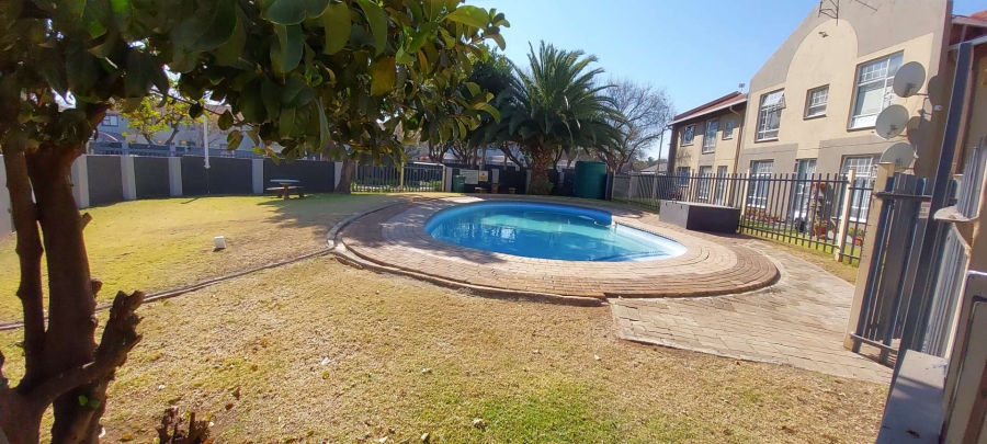 2 Bedroom Property for Sale in Verwoerdpark Gauteng
