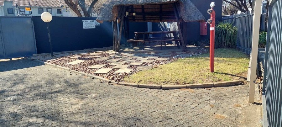 2 Bedroom Property for Sale in Verwoerdpark Gauteng