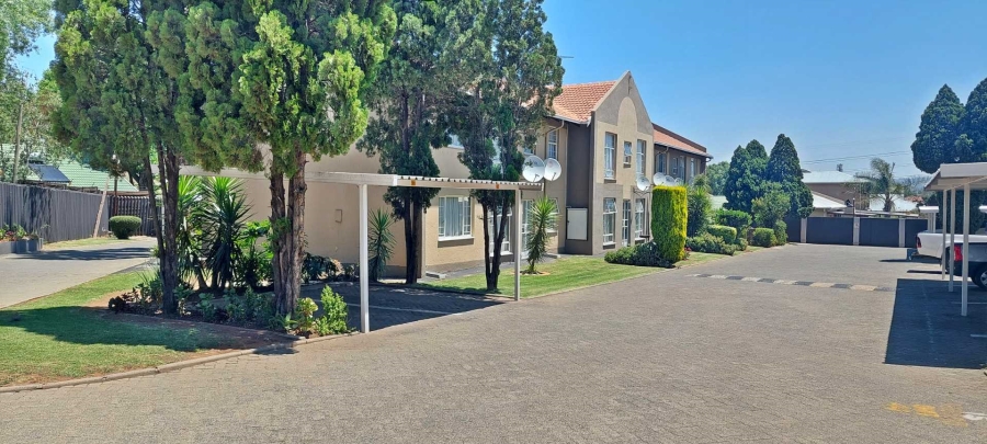 2 Bedroom Property for Sale in Verwoerdpark Gauteng