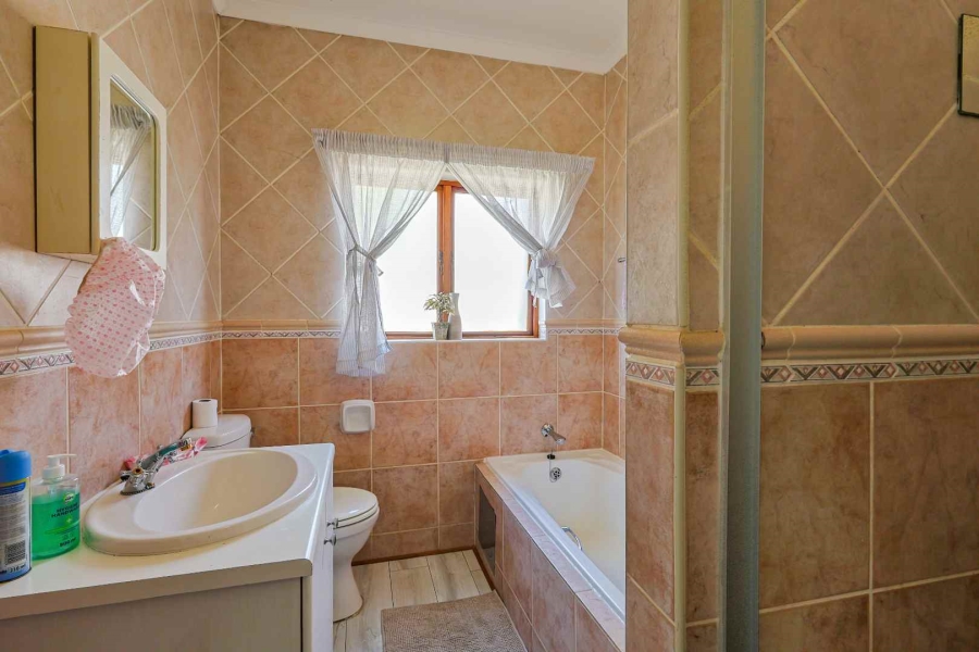 2 Bedroom Property for Sale in Silver Lakes Golf Estate Gauteng