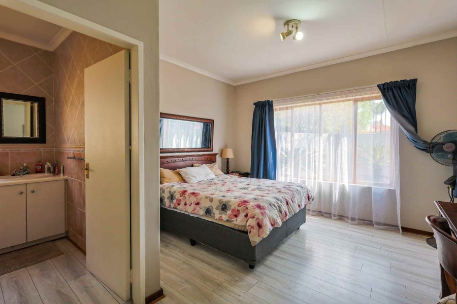 2 Bedroom Property for Sale in Silver Lakes Golf Estate Gauteng