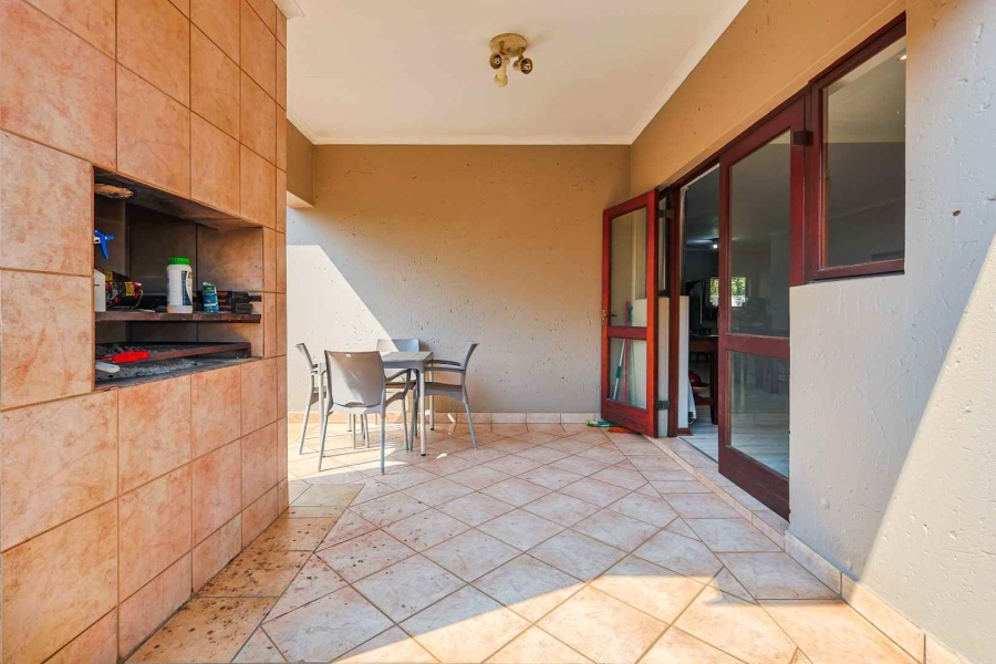 2 Bedroom Property for Sale in Silver Lakes Golf Estate Gauteng