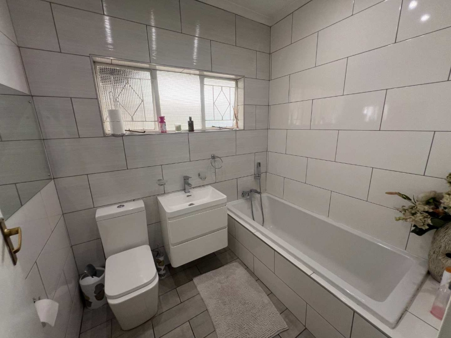 5 Bedroom Property for Sale in Bryanston Gauteng