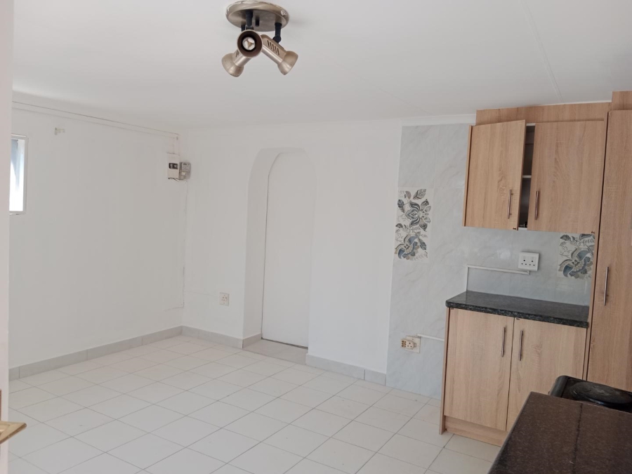 To Let 1 Bedroom Property for Rent in Orange Grove Gauteng