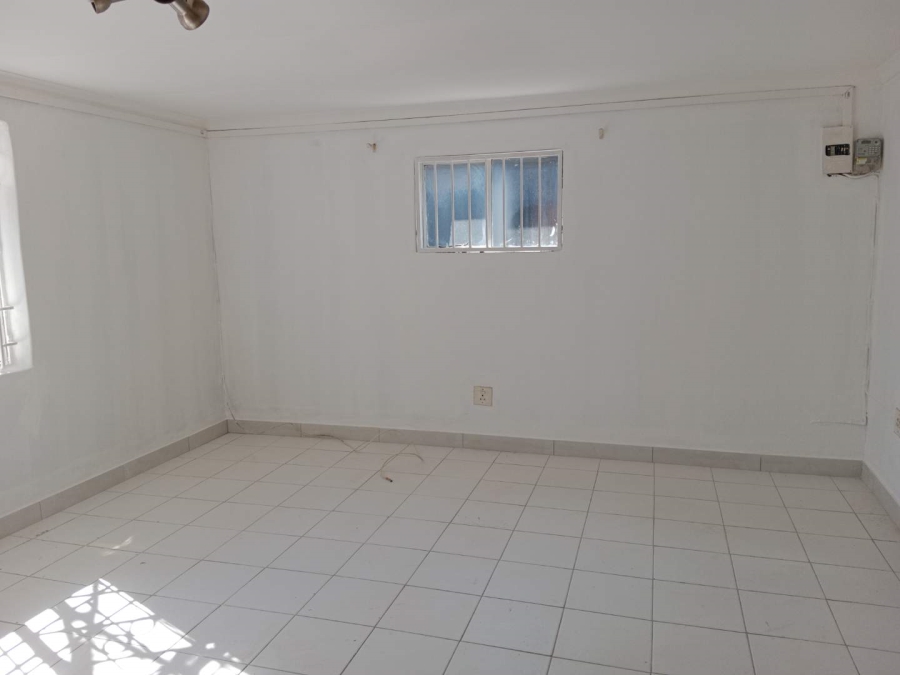 To Let 1 Bedroom Property for Rent in Orange Grove Gauteng