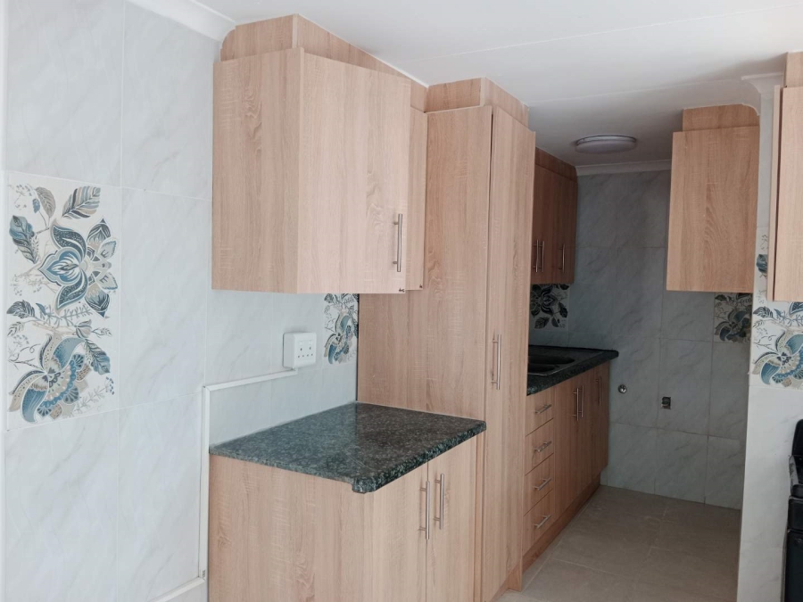 To Let 1 Bedroom Property for Rent in Orange Grove Gauteng