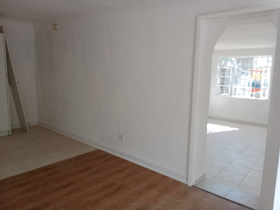 To Let 1 Bedroom Property for Rent in Orange Grove Gauteng