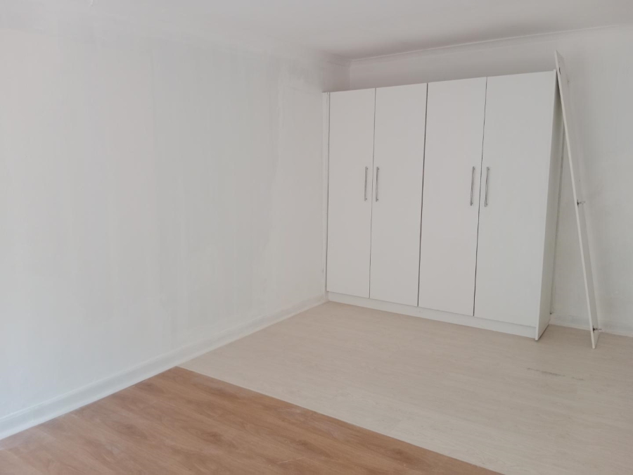 To Let 1 Bedroom Property for Rent in Orange Grove Gauteng