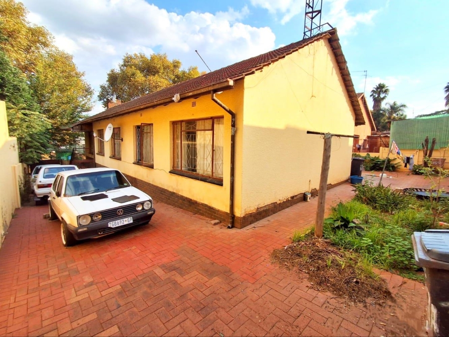5 Bedroom Property for Sale in Bezuidenhout Valley Gauteng