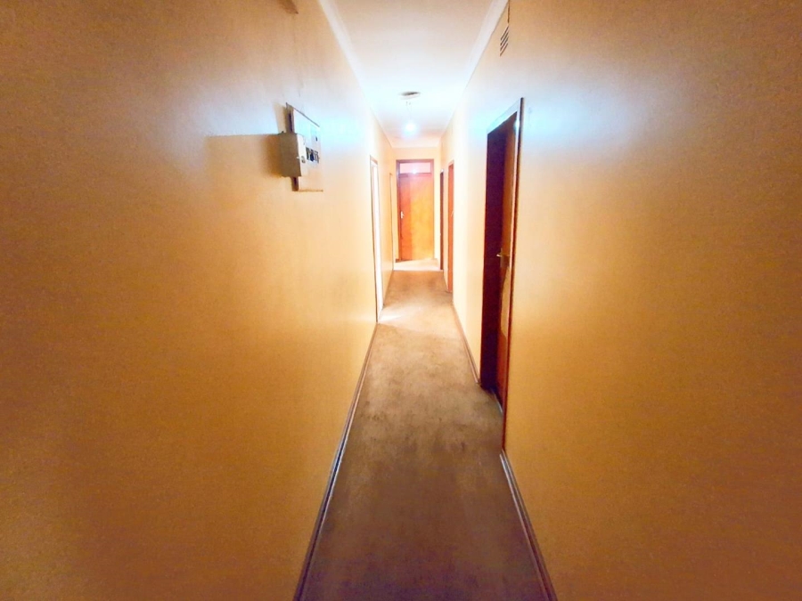 5 Bedroom Property for Sale in Bezuidenhout Valley Gauteng