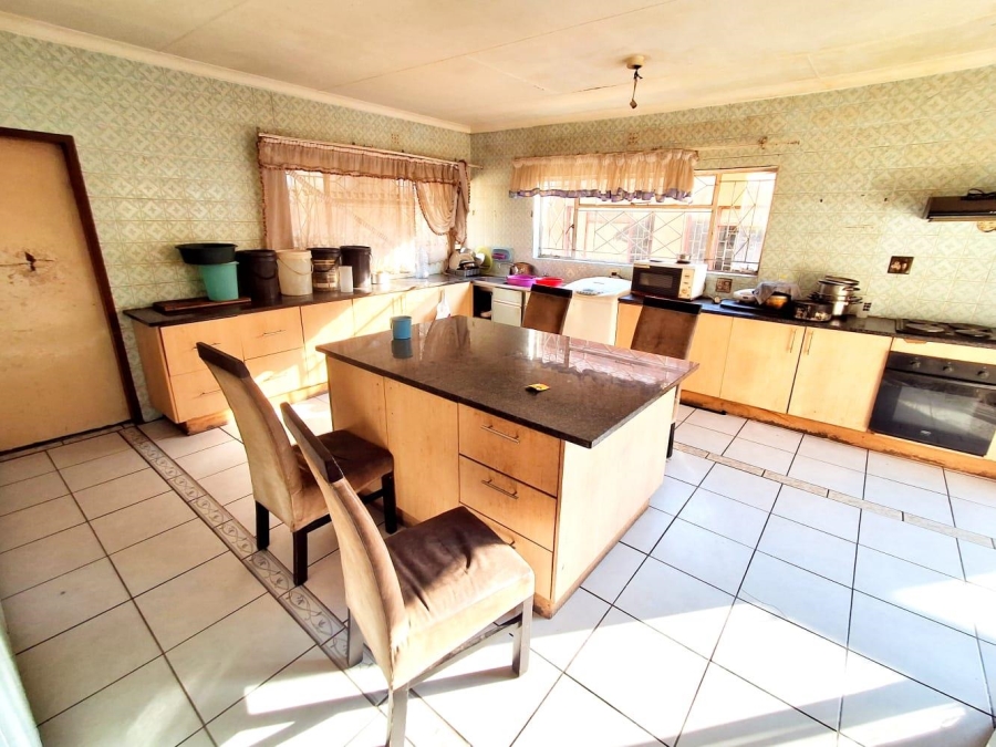 5 Bedroom Property for Sale in Bezuidenhout Valley Gauteng