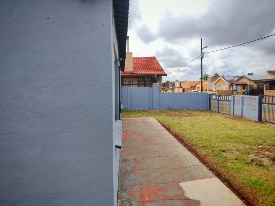 2 Bedroom Property for Sale in Lenasia Gauteng