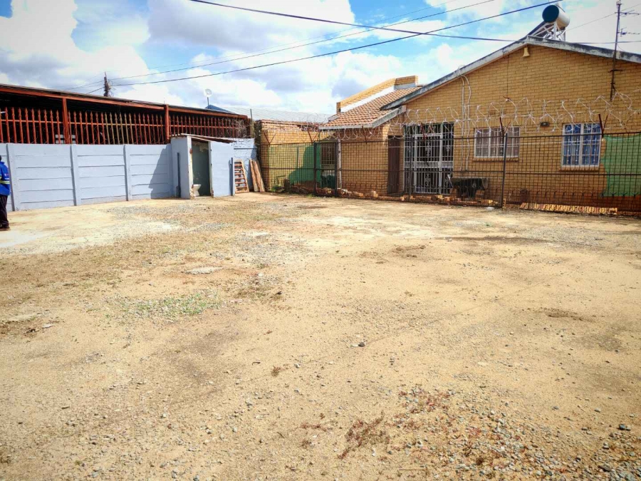 2 Bedroom Property for Sale in Lenasia Gauteng