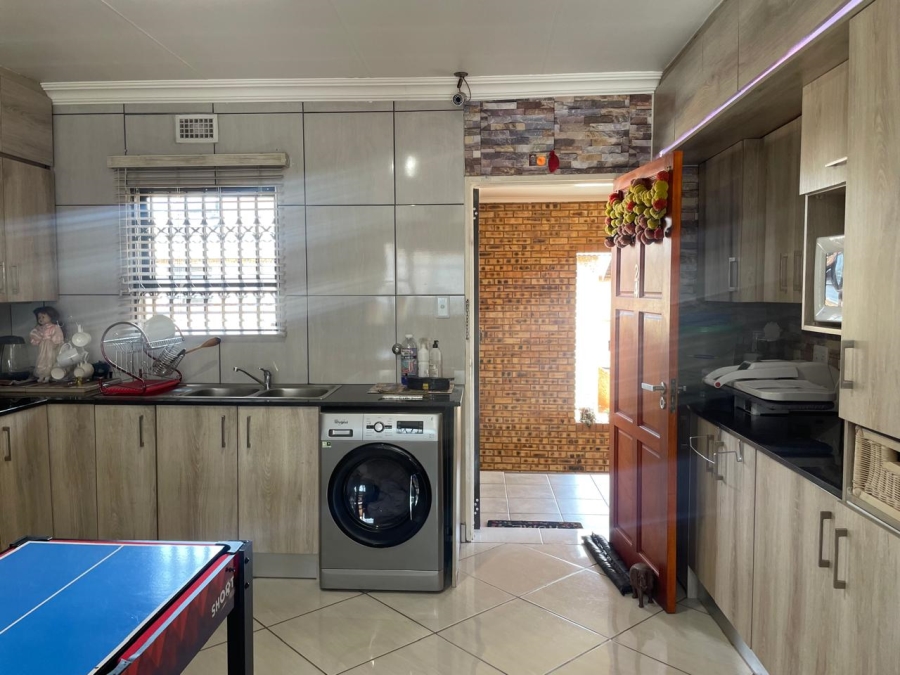 To Let 2 Bedroom Property for Rent in Brentwood Gauteng