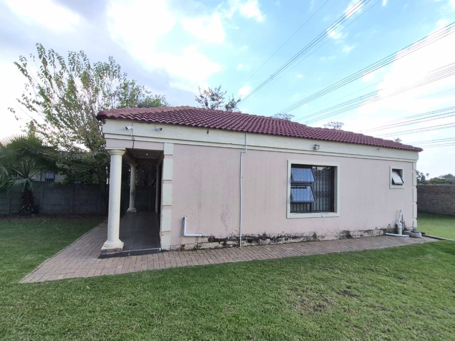 To Let 1 Bedroom Property for Rent in Birch Acres Gauteng