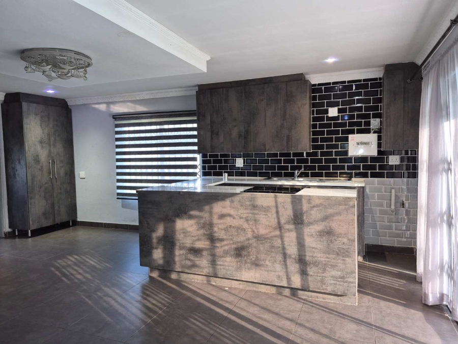 To Let 1 Bedroom Property for Rent in Birch Acres Gauteng