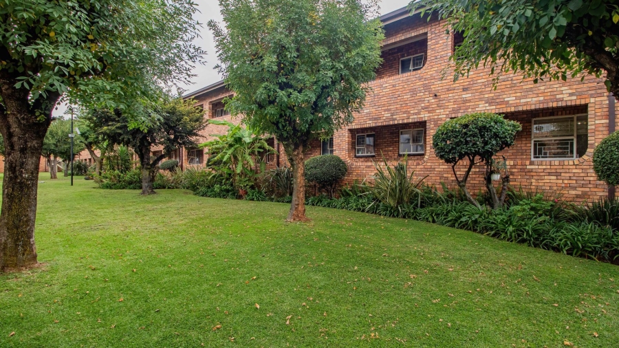 2 Bedroom Property for Sale in Beyerspark Gauteng