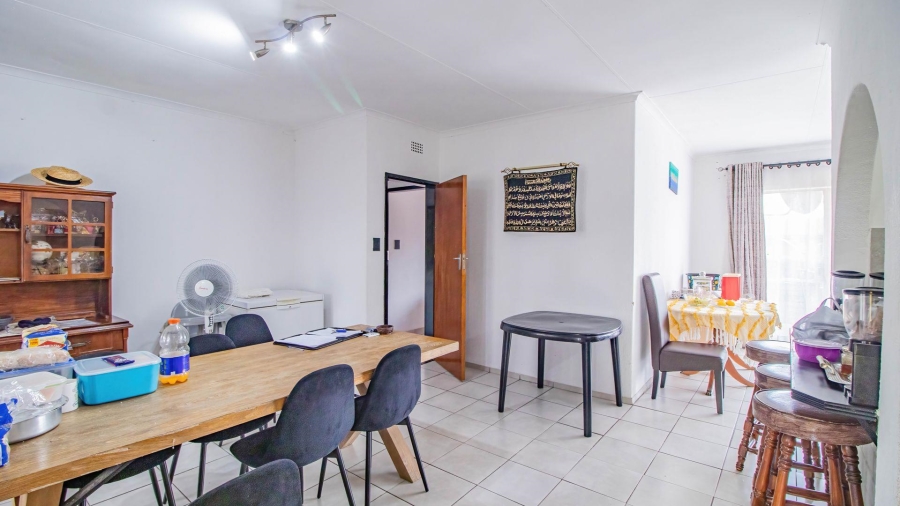 2 Bedroom Property for Sale in Beyerspark Gauteng