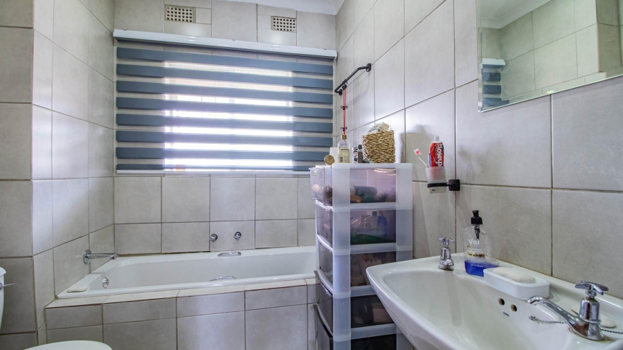 2 Bedroom Property for Sale in Beyerspark Gauteng