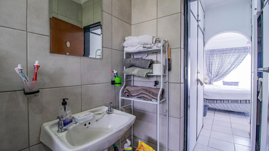 2 Bedroom Property for Sale in Beyerspark Gauteng