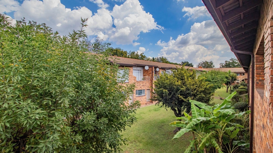 2 Bedroom Property for Sale in Beyerspark Gauteng