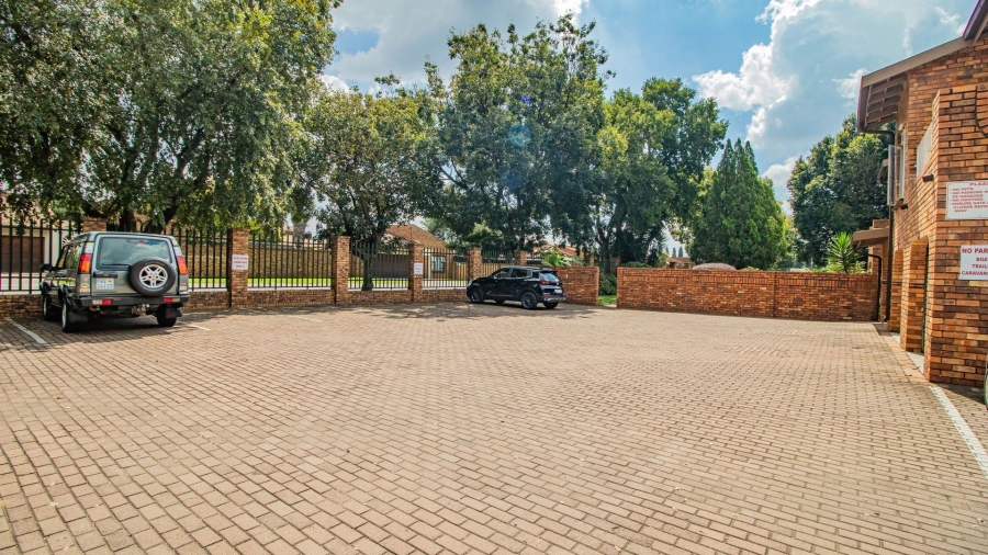 2 Bedroom Property for Sale in Beyerspark Gauteng