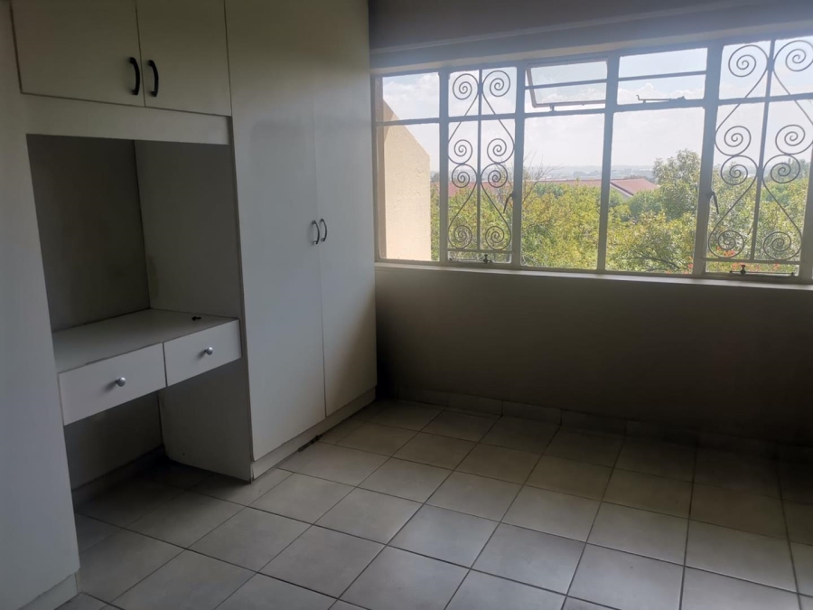 To Let 1 Bedroom Property for Rent in Lambton Gauteng