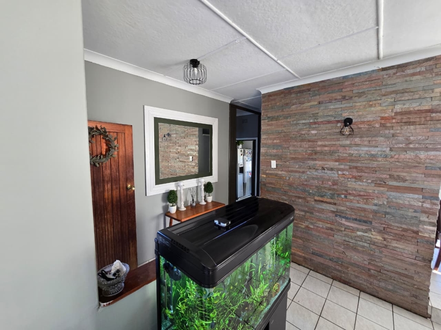 3 Bedroom Property for Sale in Linmeyer Gauteng