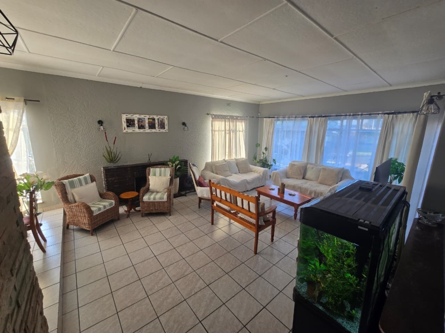 3 Bedroom Property for Sale in Linmeyer Gauteng