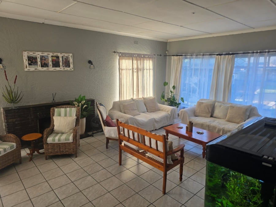 3 Bedroom Property for Sale in Linmeyer Gauteng