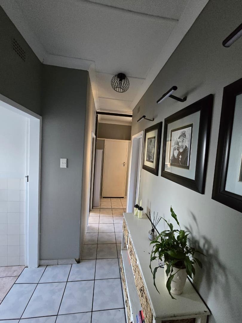 3 Bedroom Property for Sale in Linmeyer Gauteng