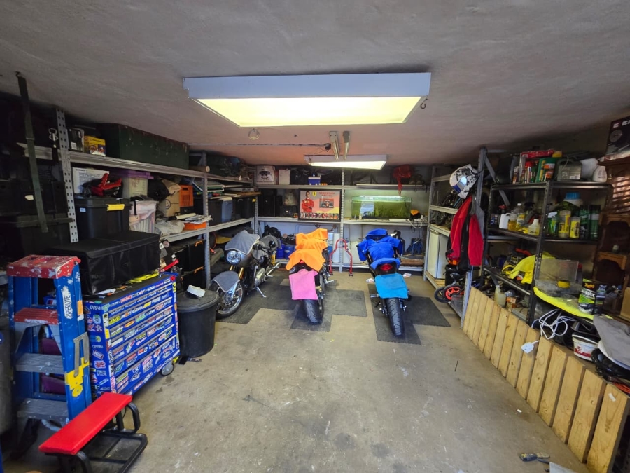 3 Bedroom Property for Sale in Linmeyer Gauteng