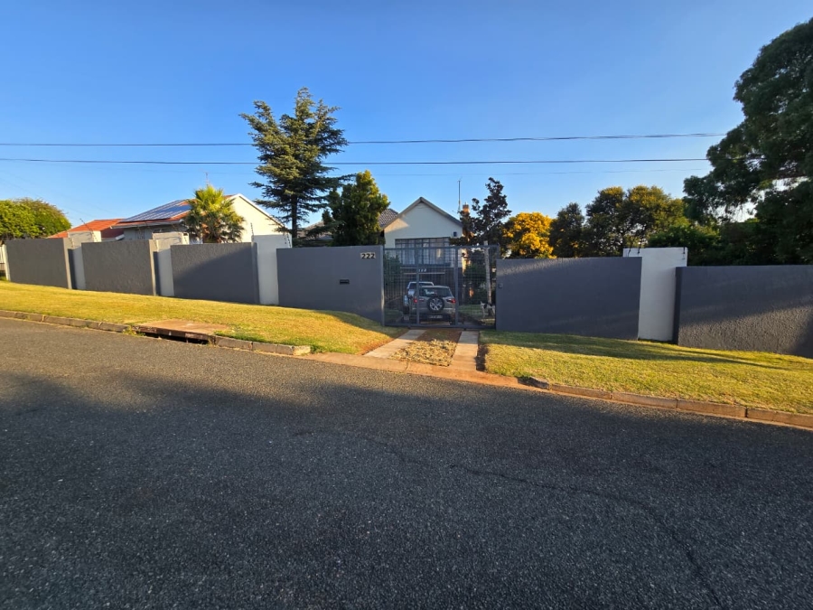 3 Bedroom Property for Sale in Linmeyer Gauteng