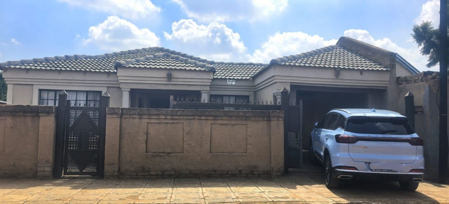 4 Bedroom Property for Sale in Soshanguve South Gauteng