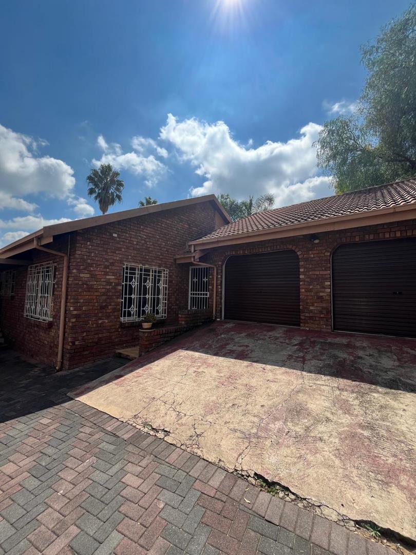 To Let 4 Bedroom Property for Rent in Rooihuiskraal Gauteng