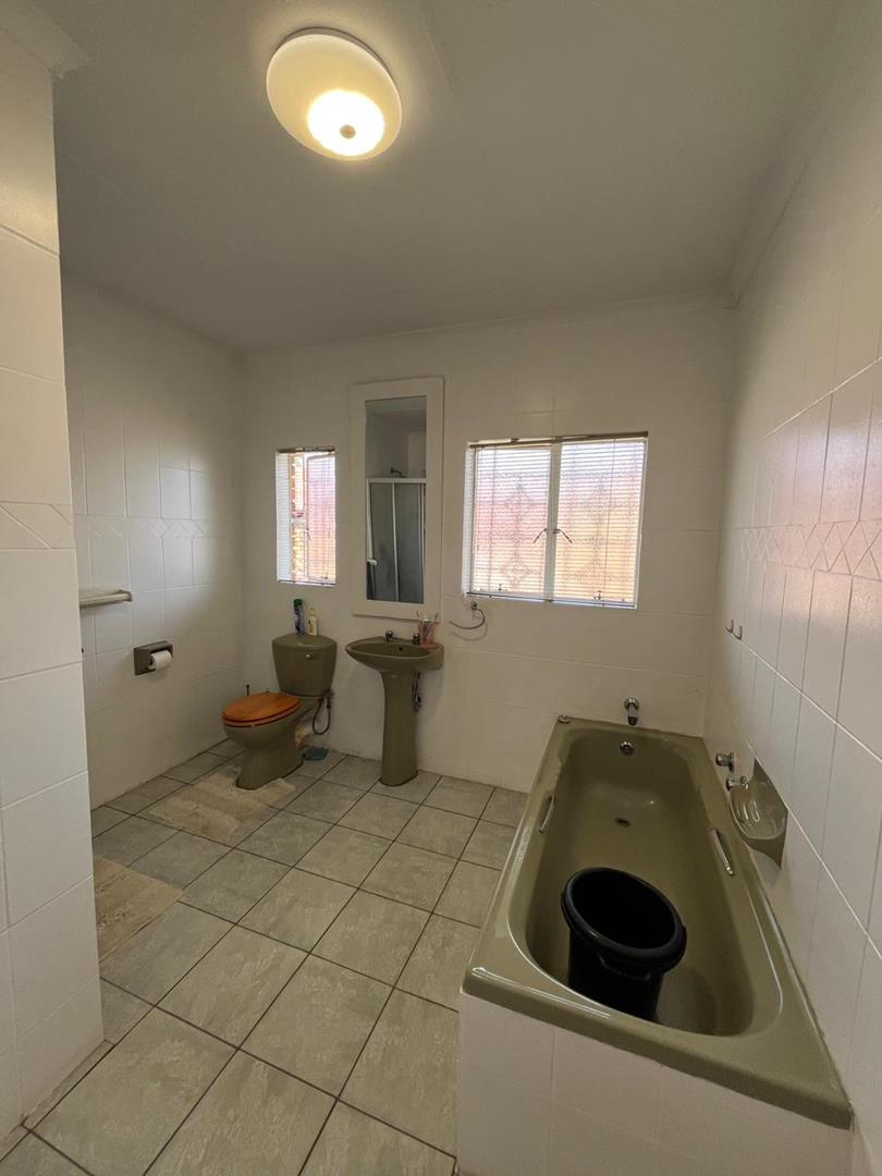 To Let 4 Bedroom Property for Rent in Rooihuiskraal Gauteng