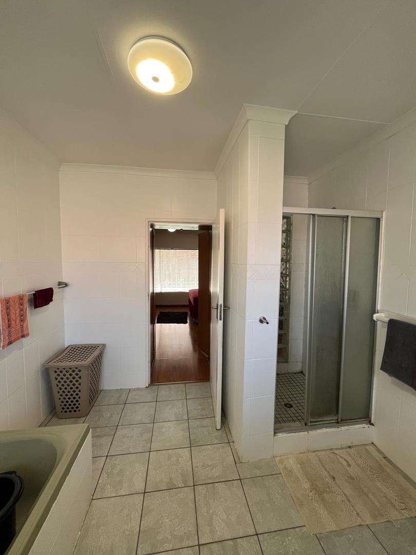 To Let 4 Bedroom Property for Rent in Rooihuiskraal Gauteng