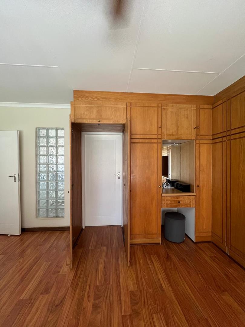 To Let 4 Bedroom Property for Rent in Rooihuiskraal Gauteng