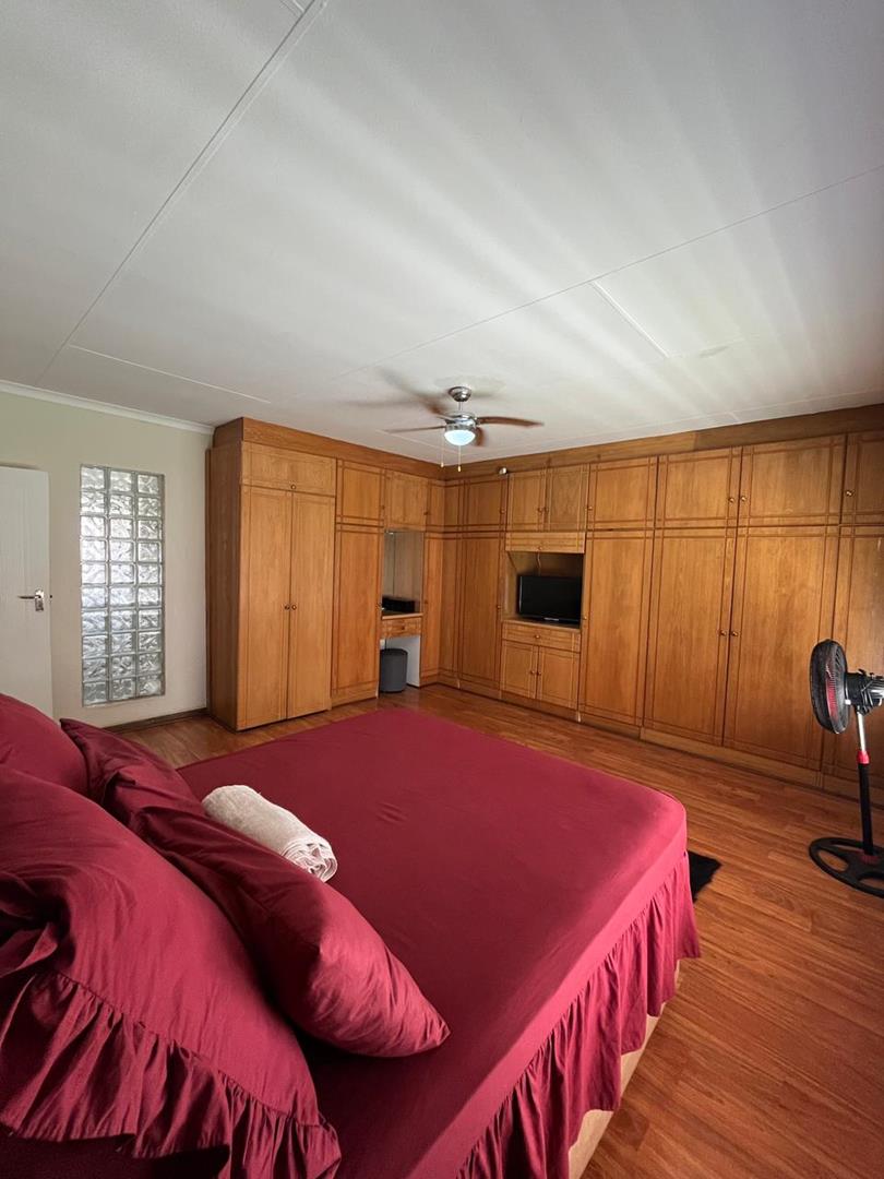 To Let 4 Bedroom Property for Rent in Rooihuiskraal Gauteng