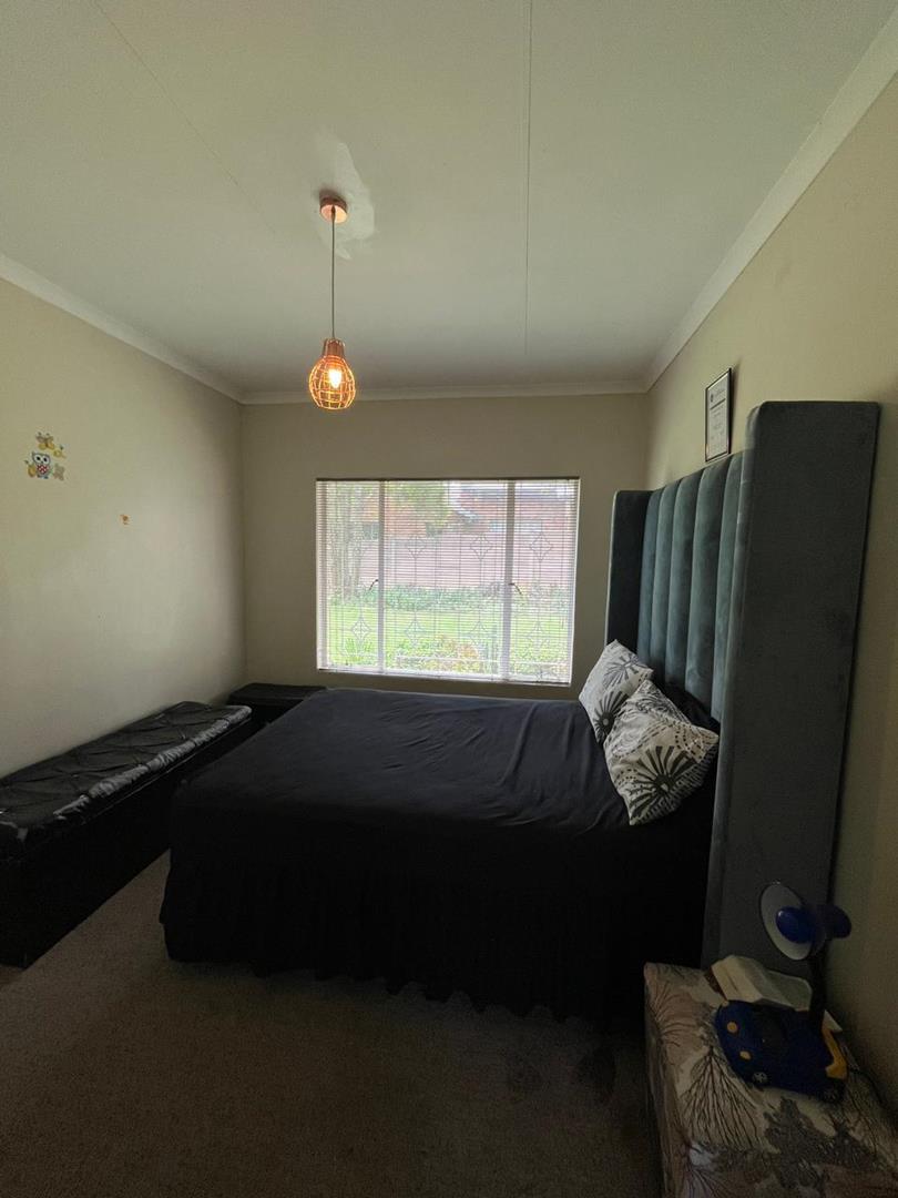 To Let 4 Bedroom Property for Rent in Rooihuiskraal Gauteng