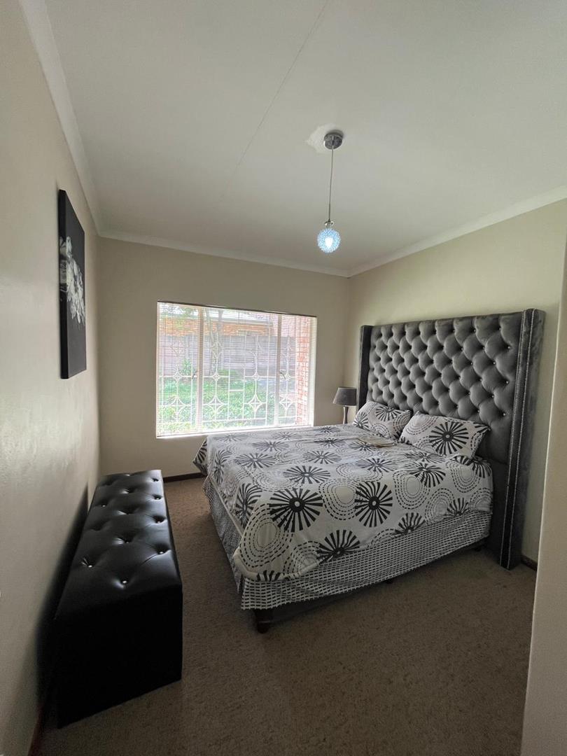 To Let 4 Bedroom Property for Rent in Rooihuiskraal Gauteng