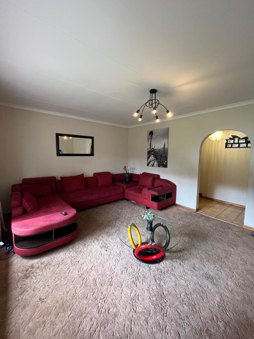 To Let 4 Bedroom Property for Rent in Rooihuiskraal Gauteng