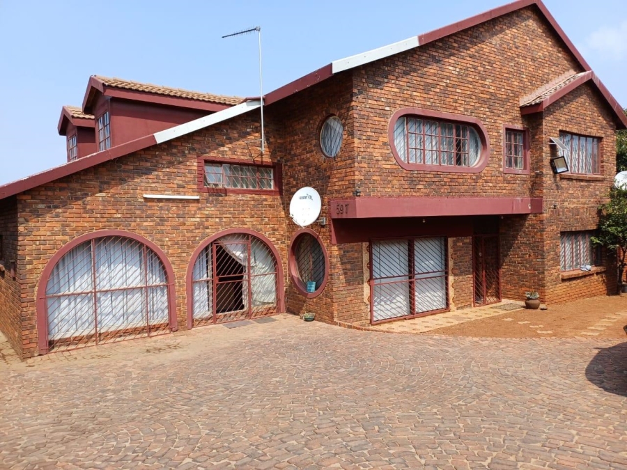 9 Bedroom Property for Sale in Laudium Ext 3 Gauteng