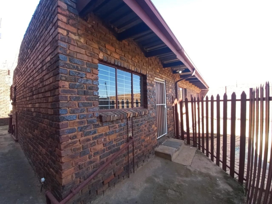 9 Bedroom Property for Sale in Laudium Ext 3 Gauteng