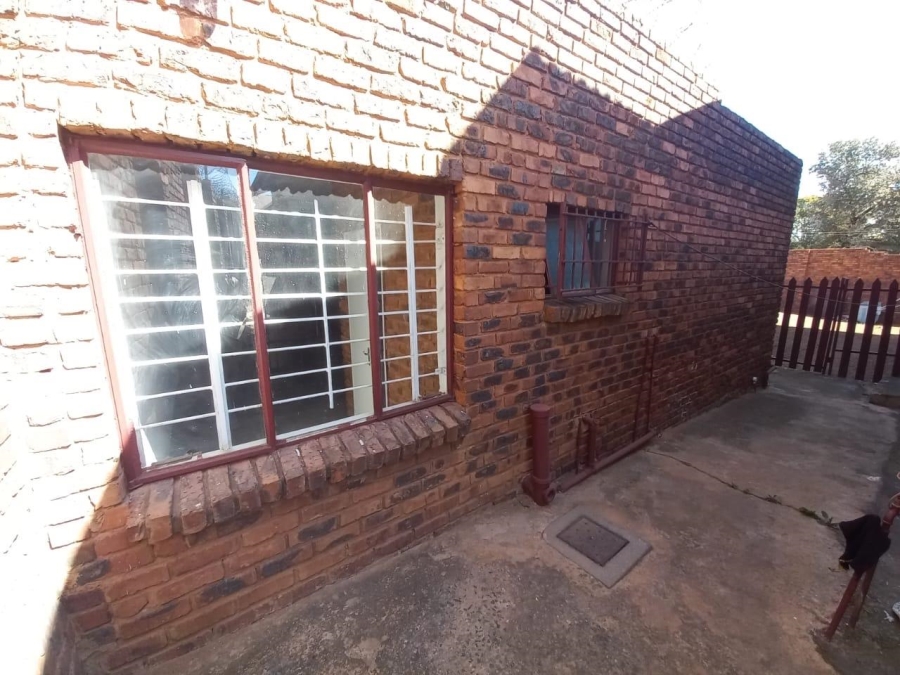 9 Bedroom Property for Sale in Laudium Ext 3 Gauteng